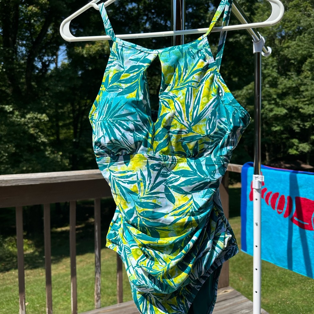 ELLEN TRACY ONE PIECE SWIMSUIT.